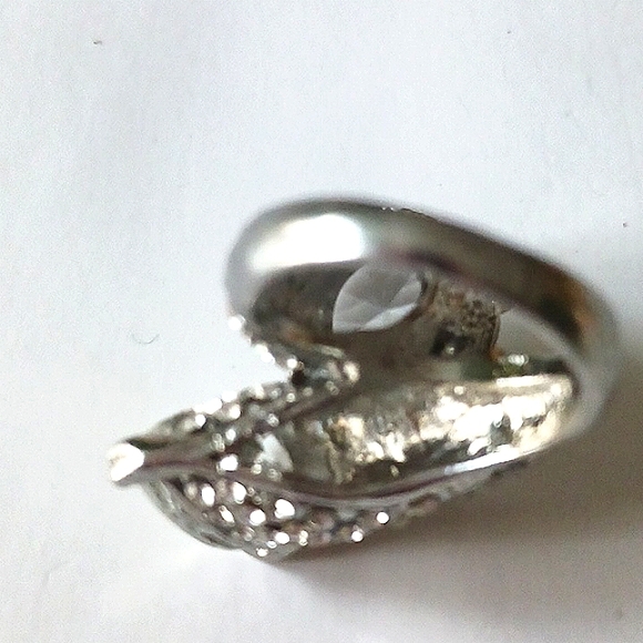 UNIQUE ROUND/OVAL RING SIZE 8 - Picture 4 of 7